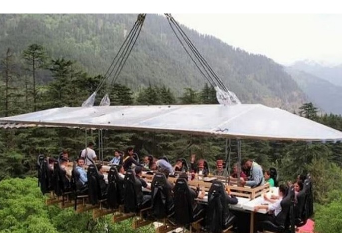 उत्तराखंड के लिए सीख- हिमाचल बना सैलानियों के लिए यादगार यहां फ्लाइंग रेस्टोरेंट में कीजिए डिनर