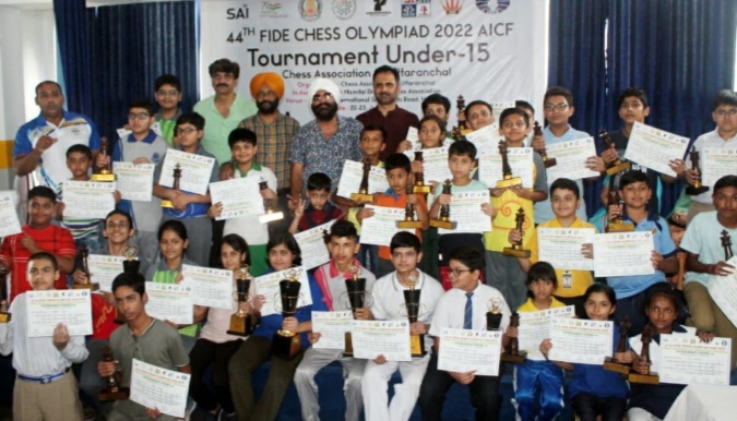 युवा प्रतिभाओ ने दिखाया दिमाग का  जलवा,दिव्यांश क्वात्रा ओर शैराली पटनायक बने  शतरंज चैंपियन
