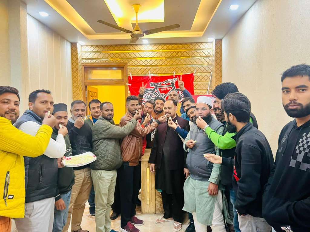 मैनपुरी की जीत की ख़ुशी  में हल्द्वानी भी झूमा