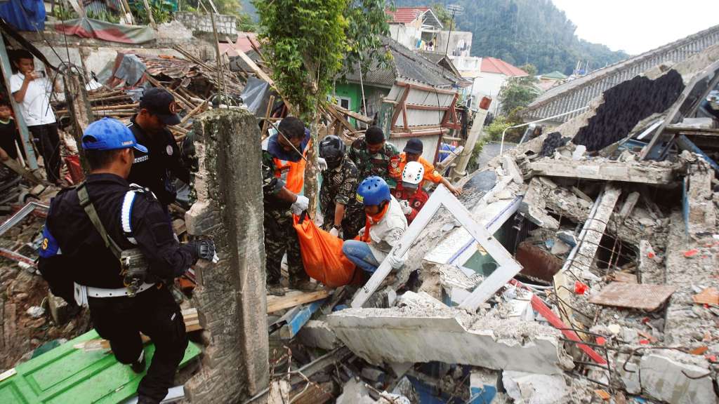 भूकंप के तेज झटके, कई लोगों की मौत, 400 से ज्यादा घायल; बड़ी संख्या में इमारतें क्षतिग्रस्त
