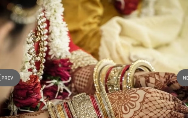 अजब-गजब-#Married with-2 बच्चों की माँ के साथ शादी को अड़ी युवती हंगामा!