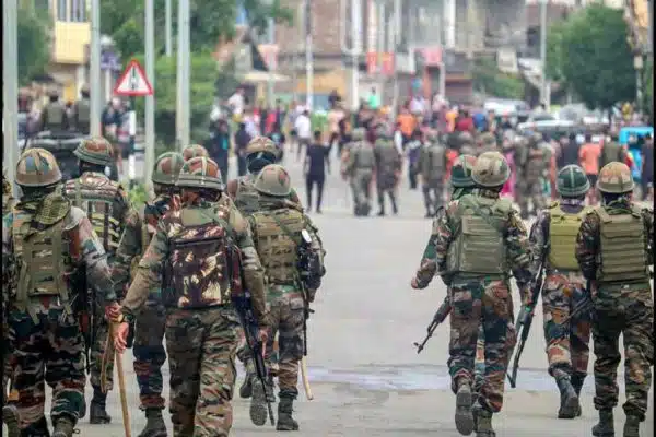 Manipur Violence: नहीं संभल रहा मणिपुर, अब पूरा राज्य ‘अशांत क्षेत्र’ घोषित